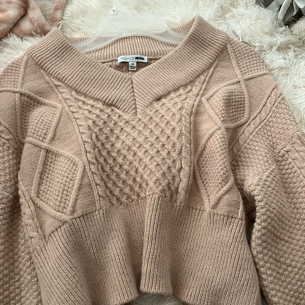 FASHION NOVA Cream/Tan sweater Size M
